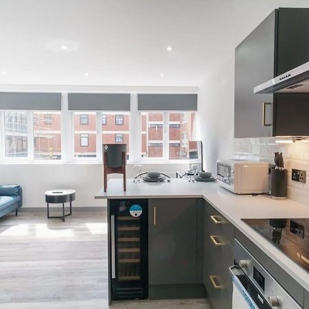 Modern 1 Bedroom Apartment In Preston Centre ภายนอก รูปภาพ