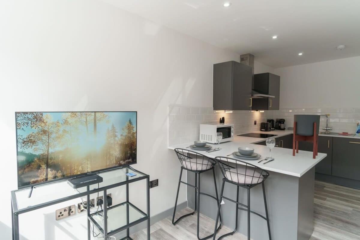 Modern 1 Bedroom Apartment In Preston Centre ภายนอก รูปภาพ
