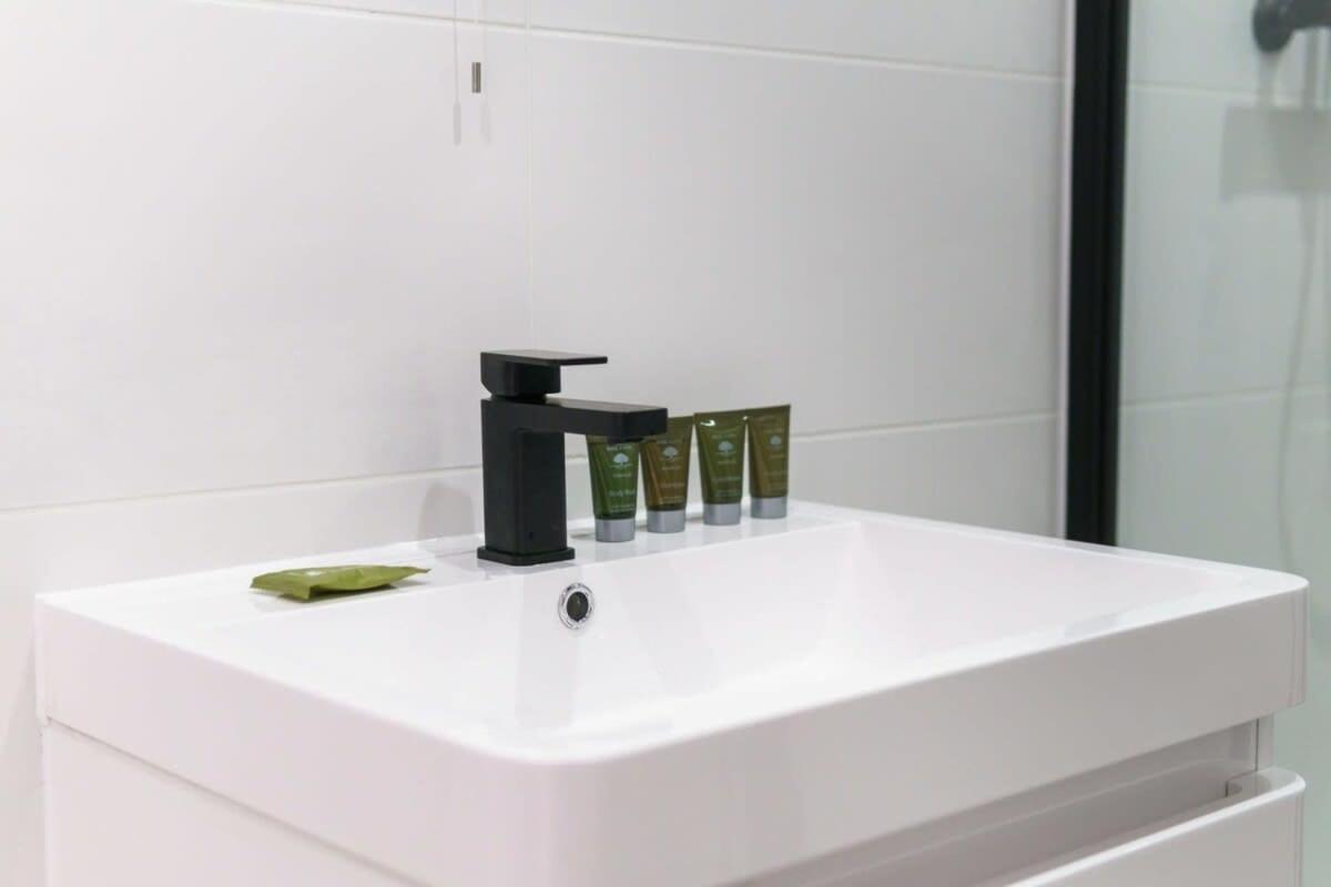 Modern 1 Bedroom Apartment In Preston Centre ภายนอก รูปภาพ
