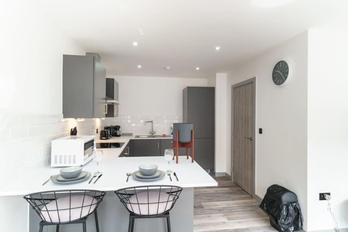 Modern 1 Bedroom Apartment In Preston Centre ภายนอก รูปภาพ