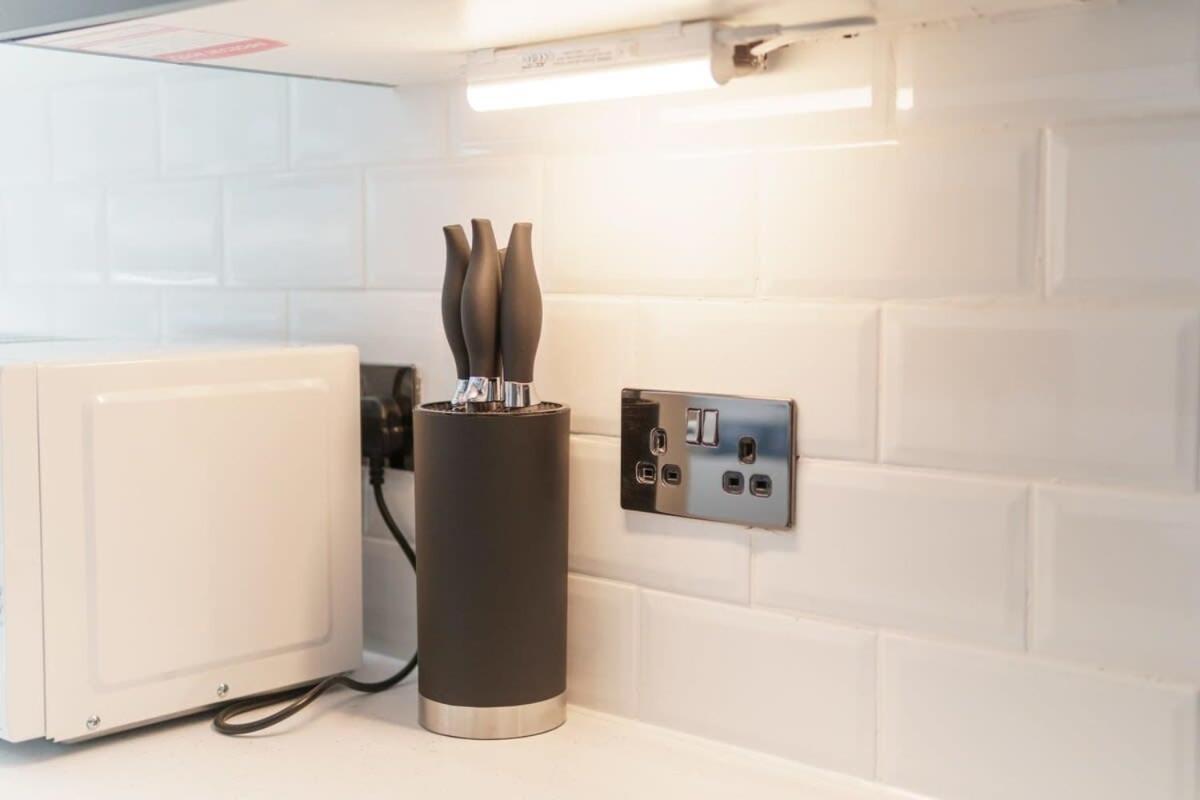 Modern 1 Bedroom Apartment In Preston Centre ภายนอก รูปภาพ