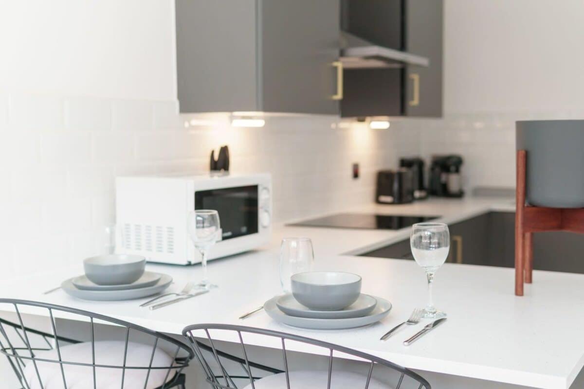 Modern 1 Bedroom Apartment In Preston Centre ภายนอก รูปภาพ