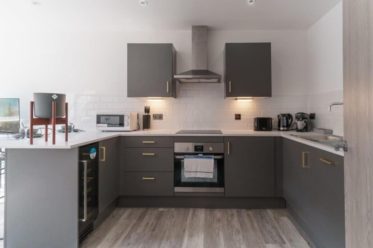 Modern 1 Bedroom Apartment In Preston Centre ภายนอก รูปภาพ