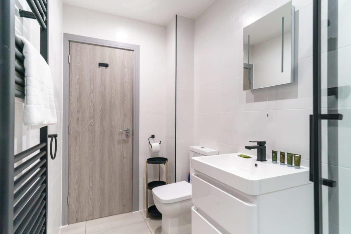 Modern 1 Bedroom Apartment In Preston Centre ภายนอก รูปภาพ